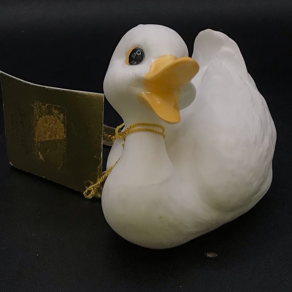Baby duckling bone china hang tag attached